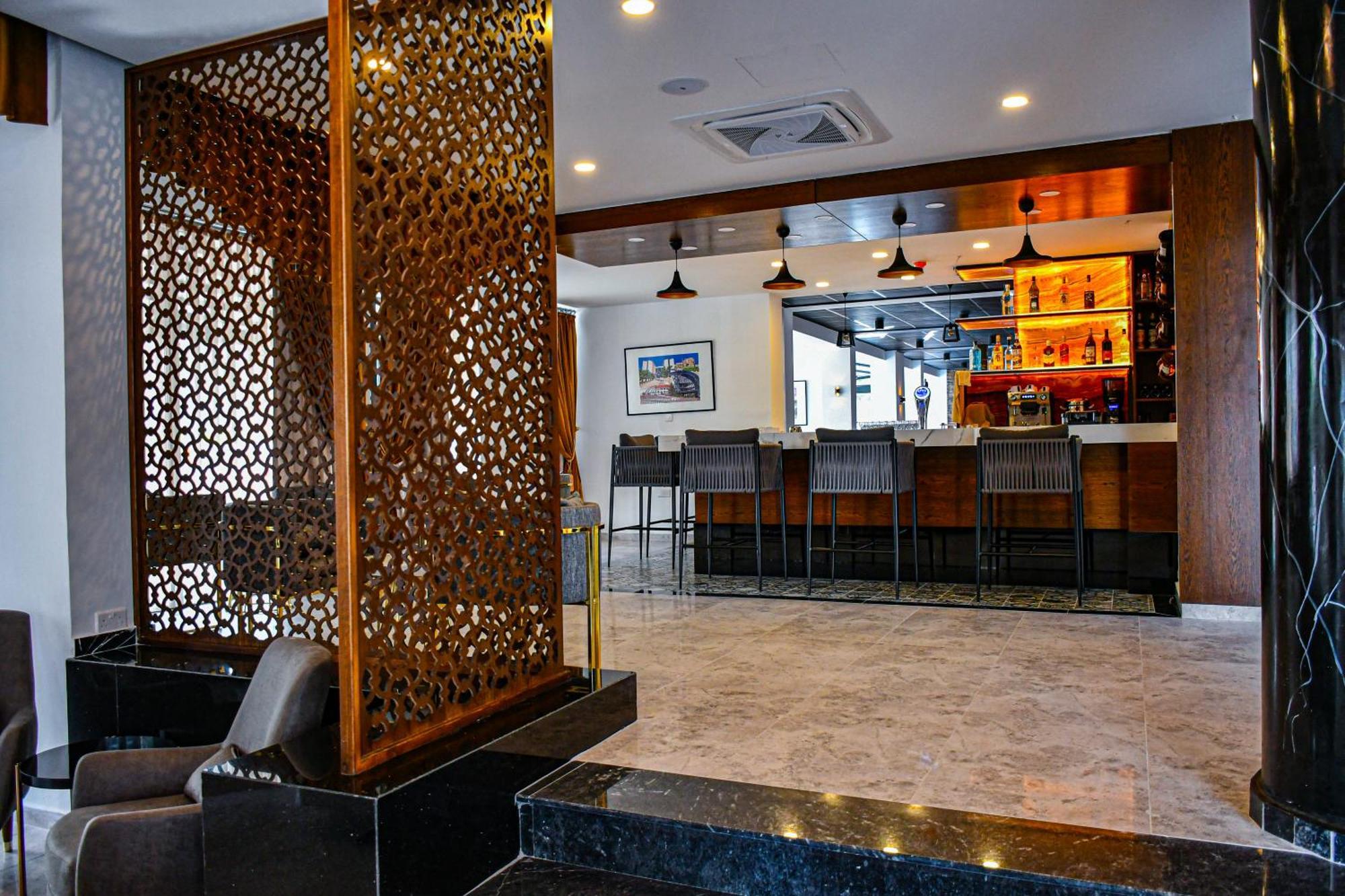 Dorana Hotel Кирения Экстерьер фото