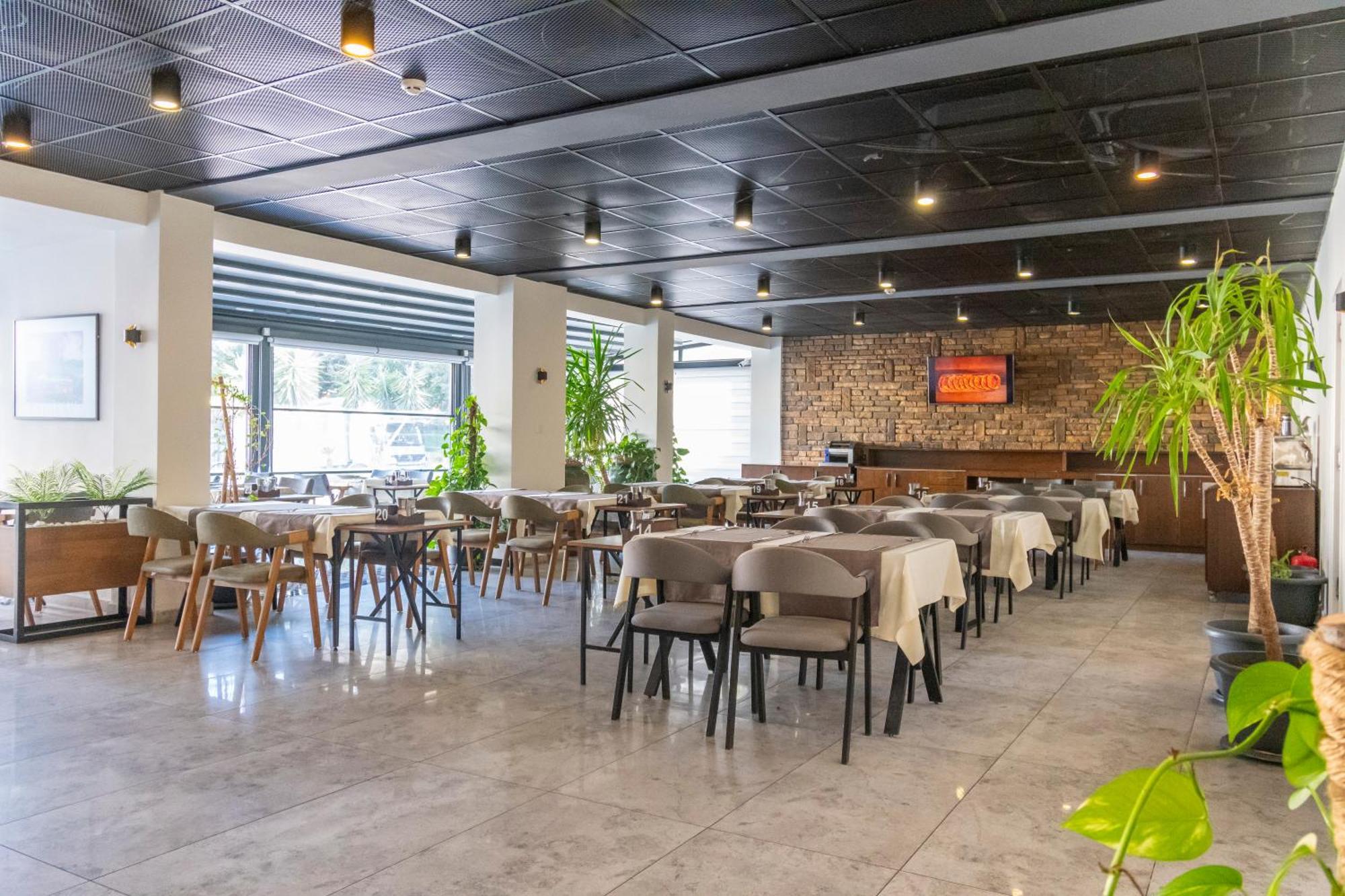 Dorana Hotel Кирения Экстерьер фото