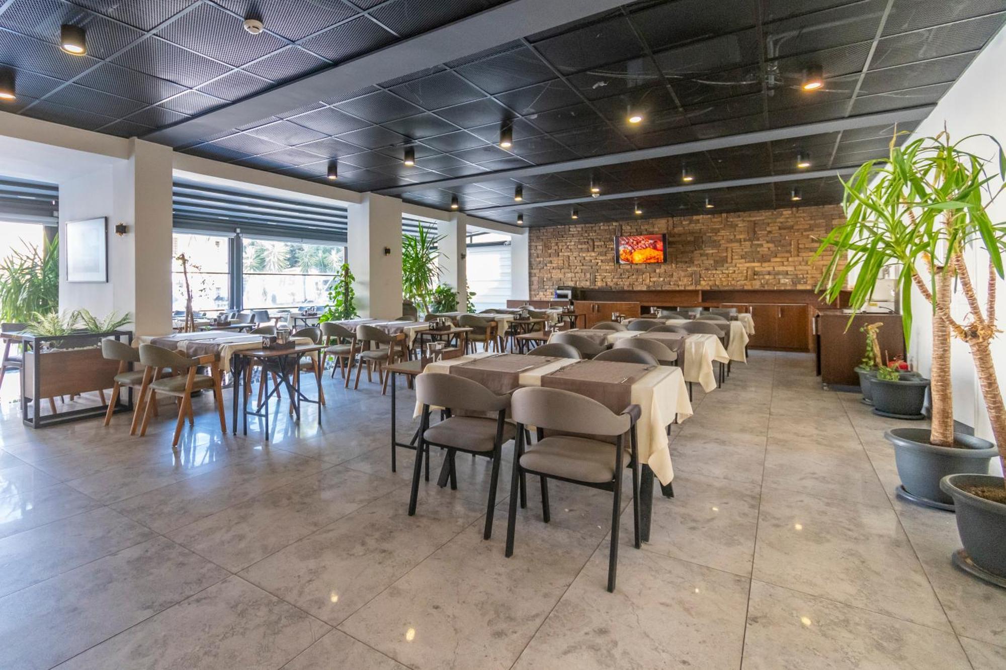Dorana Hotel Кирения Экстерьер фото
